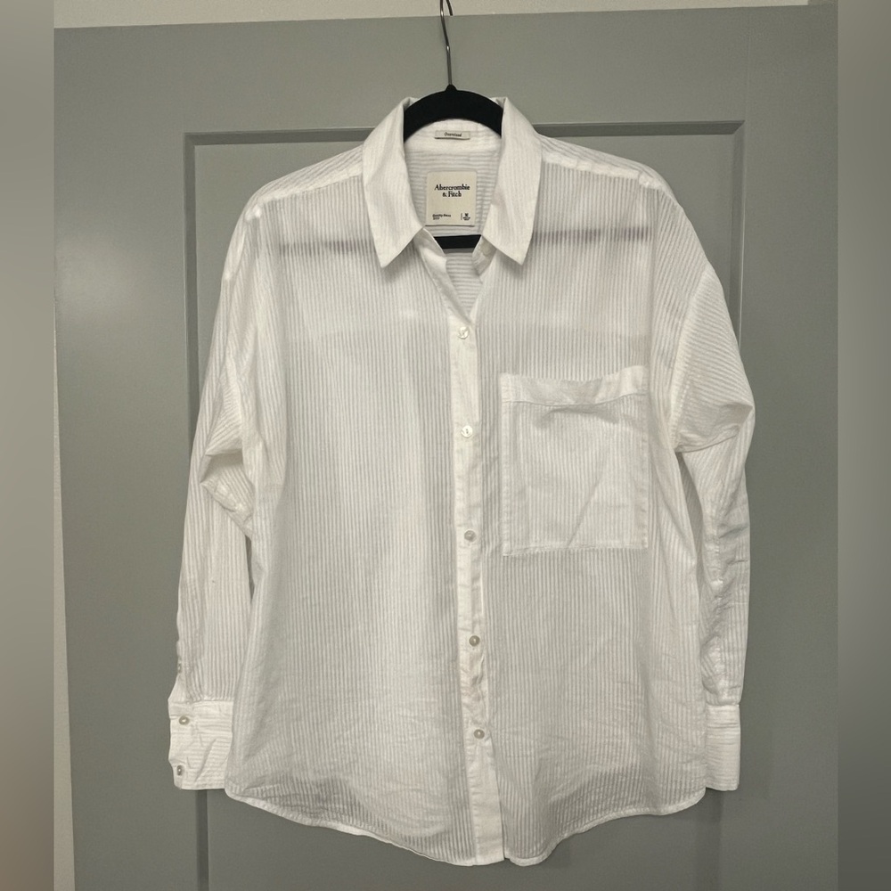 Abercrombie & Fitch White Button Down Shirt Classic Casual Top. Size M.